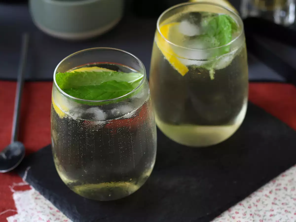 St-Germain Spritz z bezgovim likerjem – osvežujoč poletni koktajl - fotografija 5