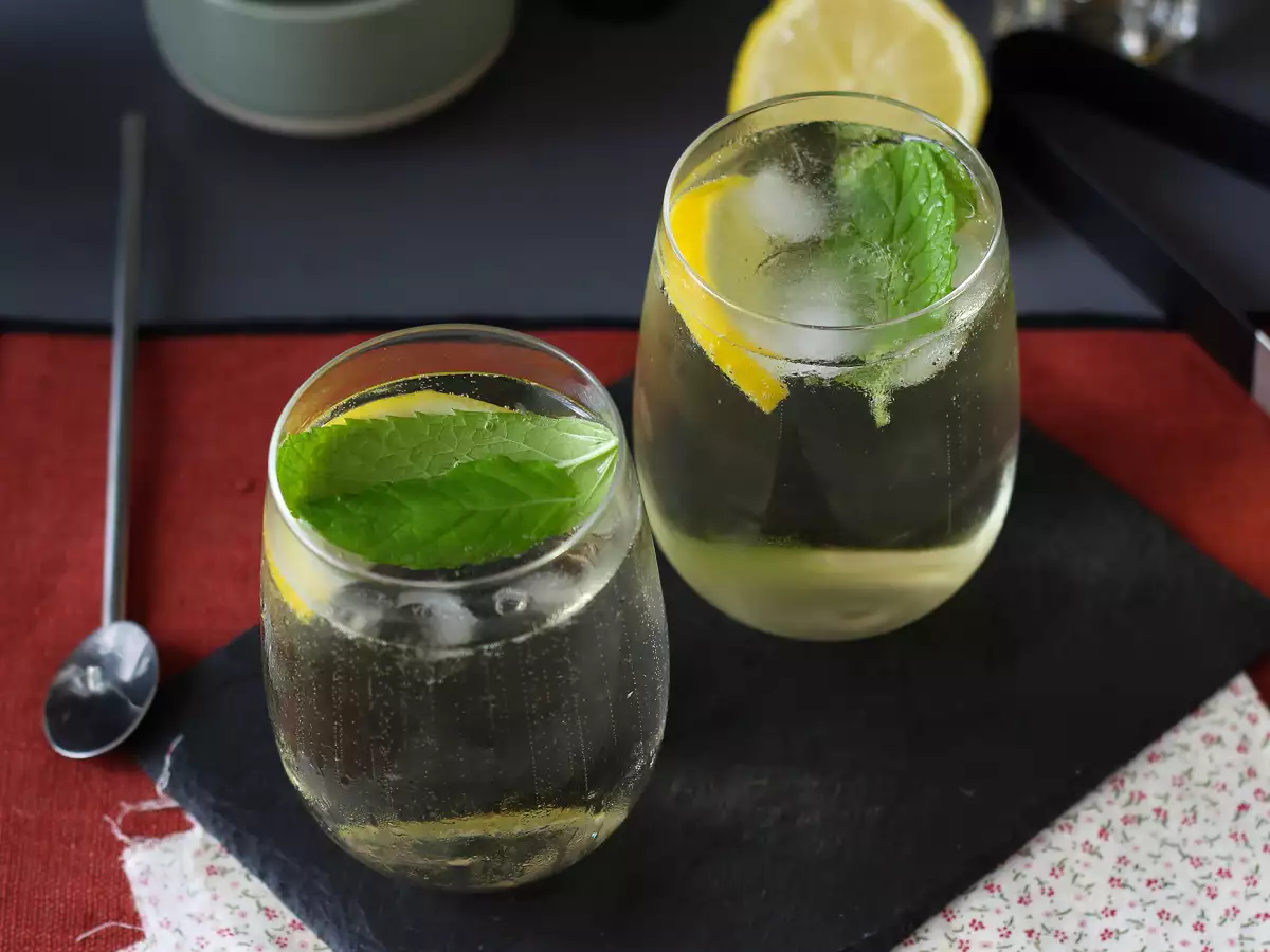 St-Germain Spritz z bezgovim likerjem – osvežujoč poletni koktajl - fotografija 7