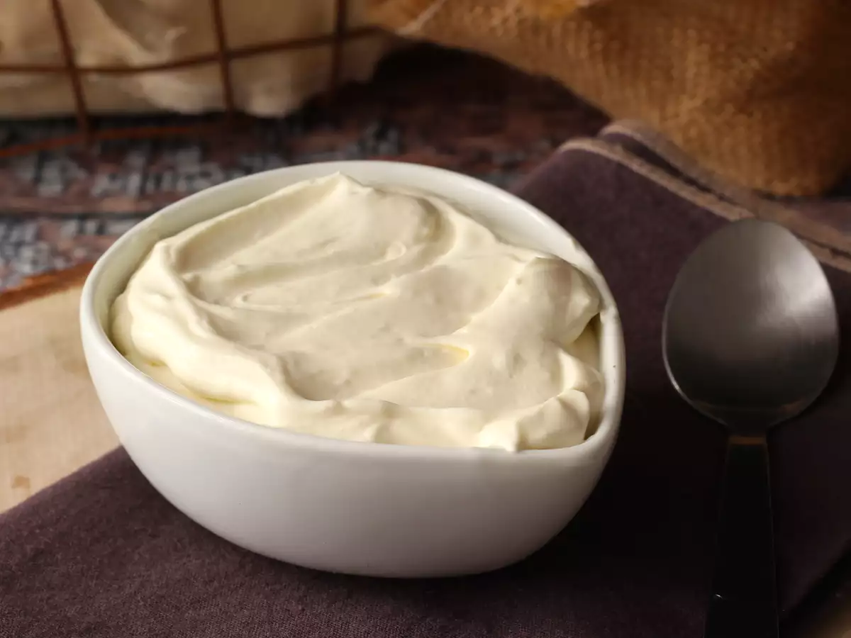 Stepena vaniljeva krema – popoln nadev za torte in večplastne torte! - fotografija 3