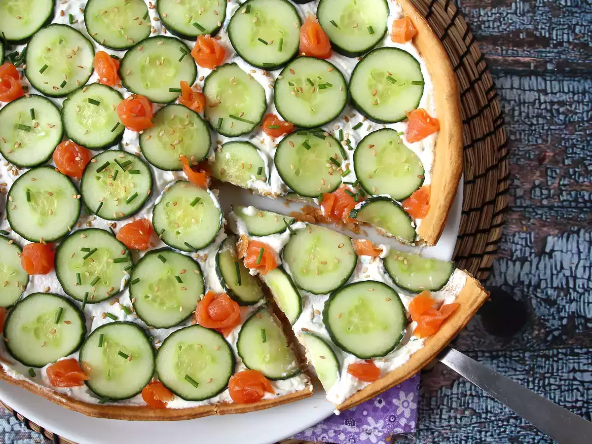 Super osvežujoč poletni tart: rikota, kumare in dimljeni losos - fotografija 6