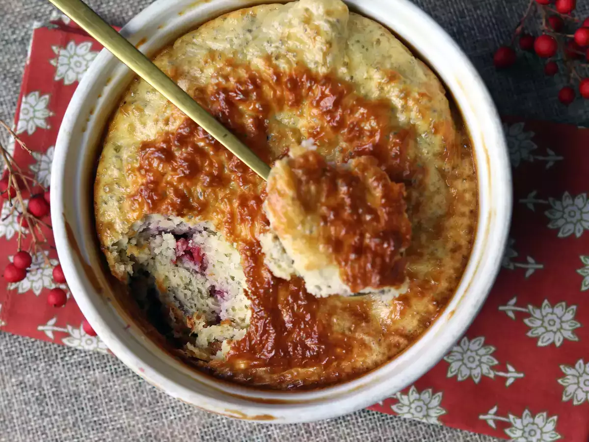 Super preprosta beljakovinska torta iz rdečega sadja - fotografija 3