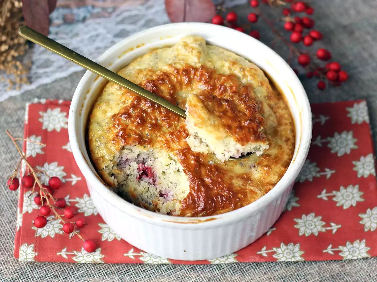 Super preprosta beljakovinska torta iz rdečega sadja - fotografija 4