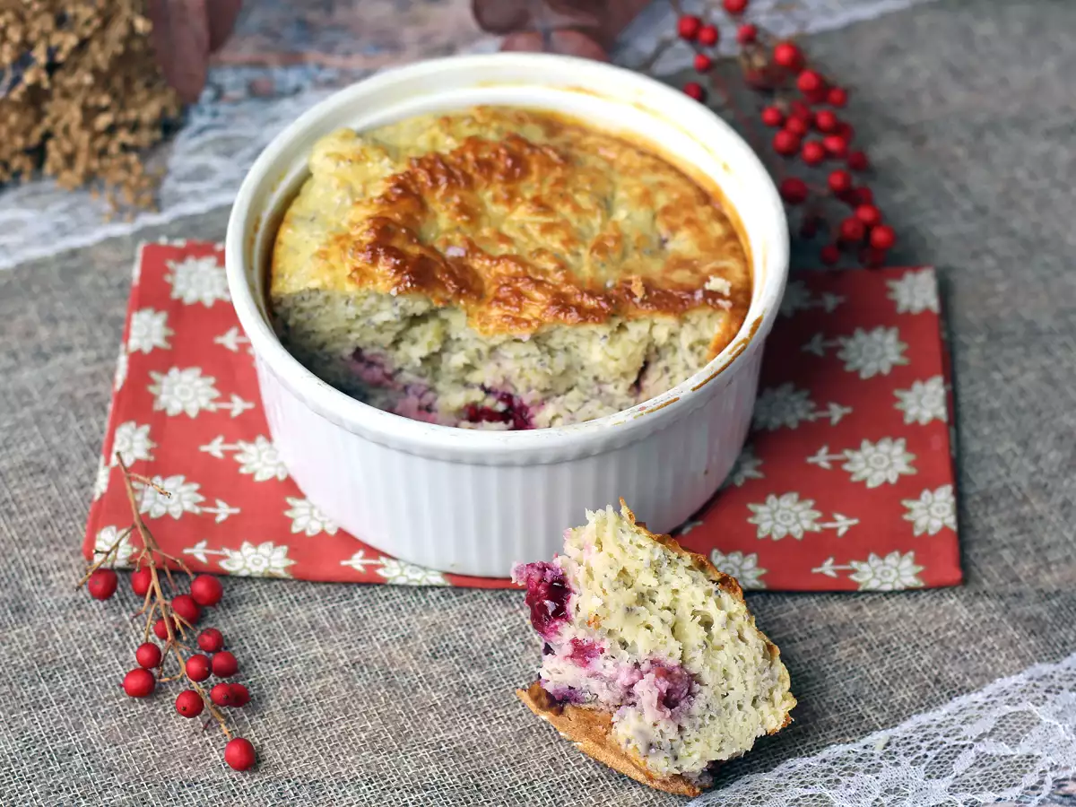 Super preprosta beljakovinska torta iz rdečega sadja - fotografija 5