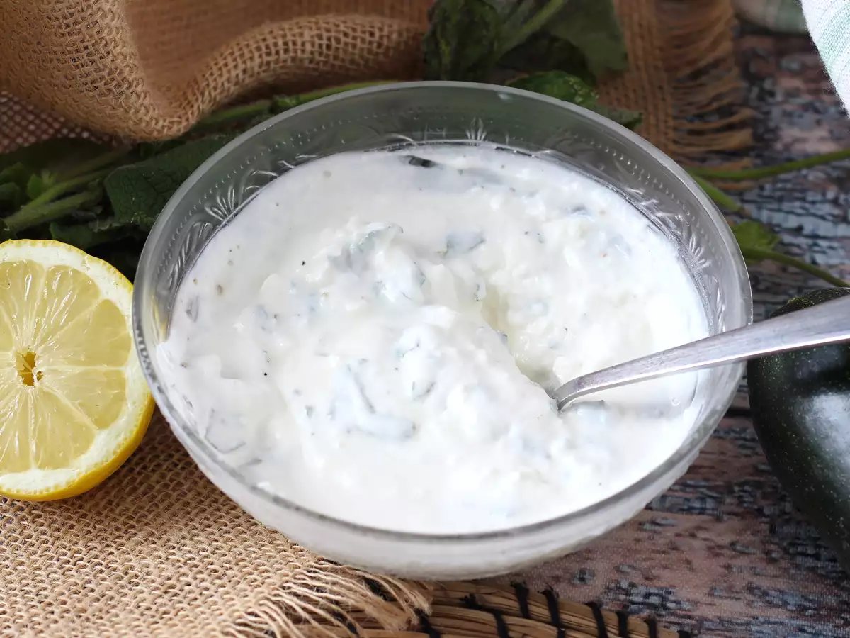 Super sveža omaka iz jogurta, fete, limone in mete! - fotografija 5
