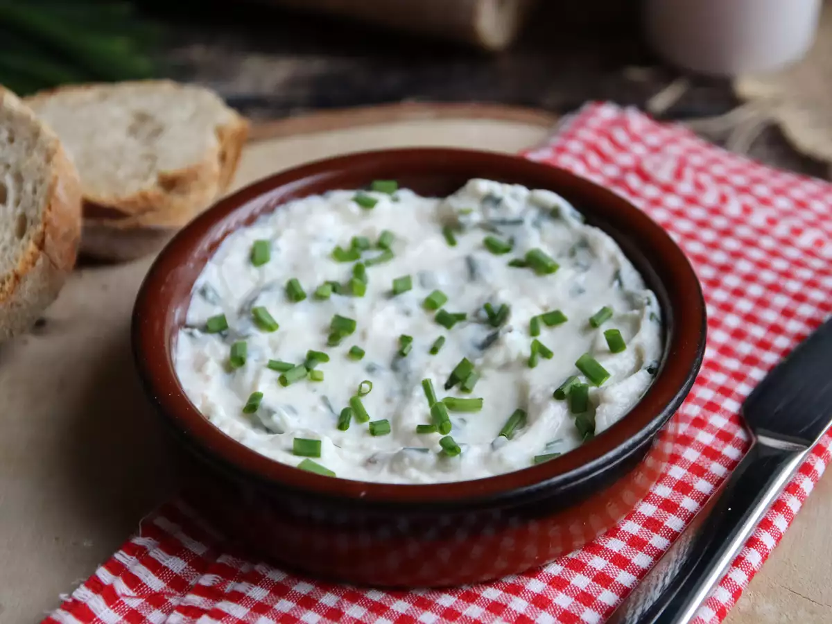 Sveži veganski sir s česnom in zelišči (iz soje!) - fotografija 2
