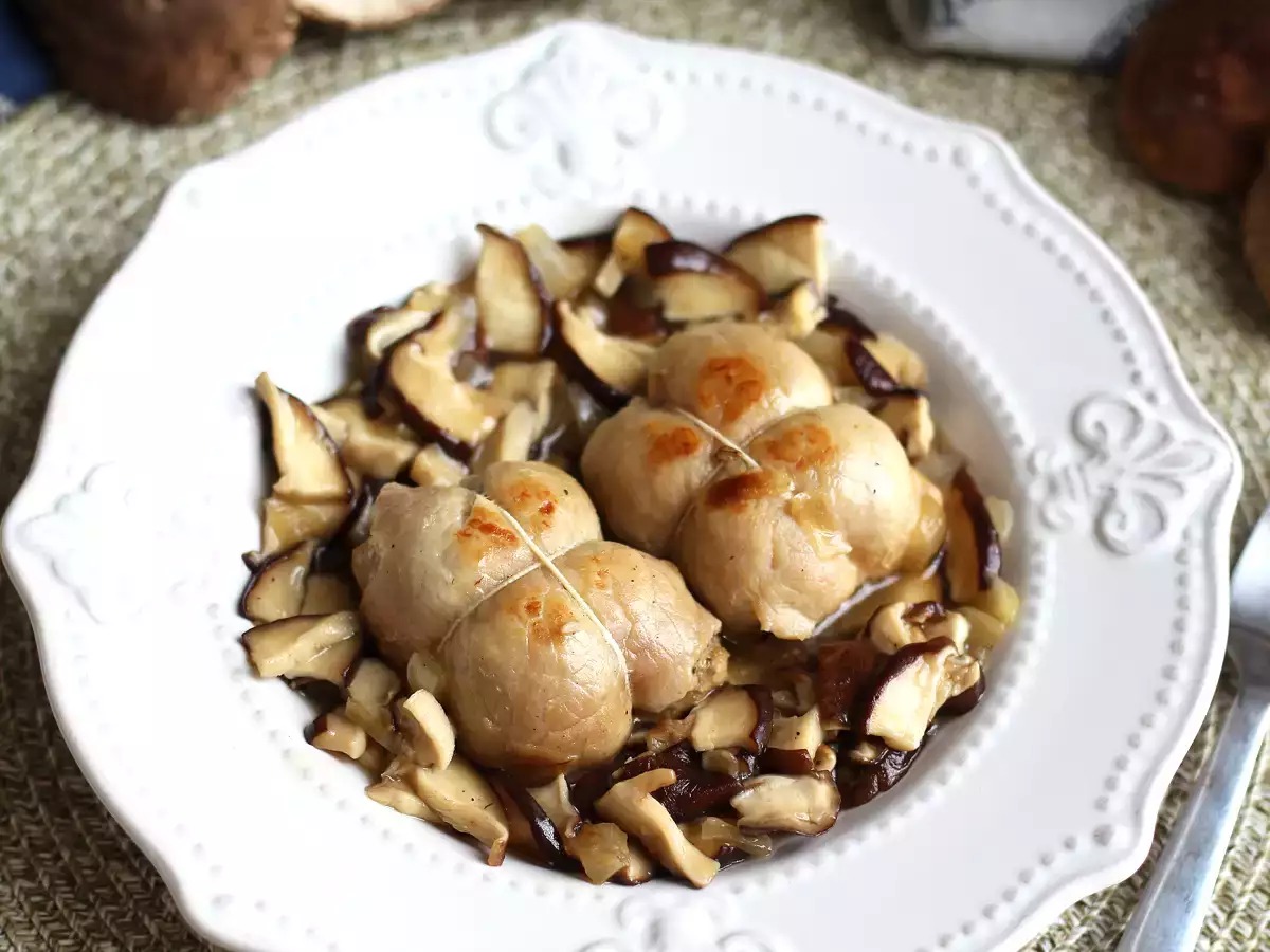 Svinjske rulade z gobovo omako - fotografija 2