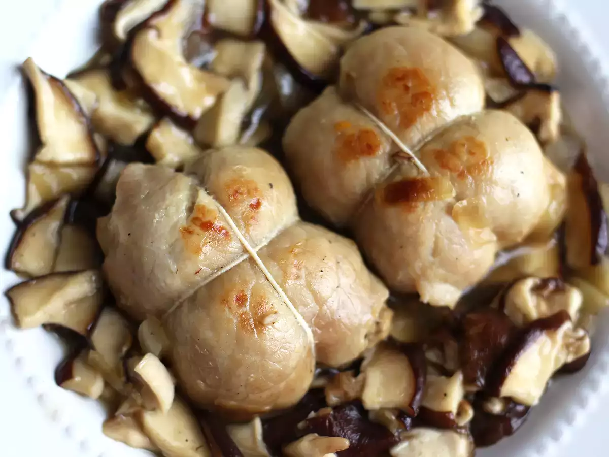 Svinjske rulade z gobovo omako - fotografija 3