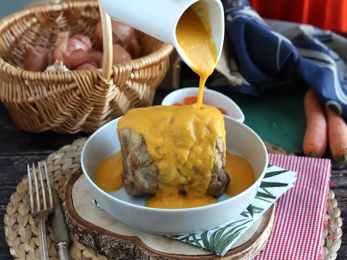 Svinjski file s pivom in korenčkovo omako v hitrem štedilniku - fotografija 2