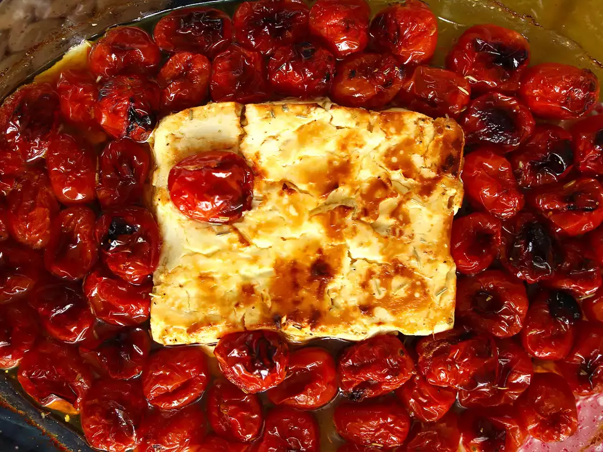 Tagliatelle feta češnjev paradižnik - pečene testenine s feto - fotografija 3