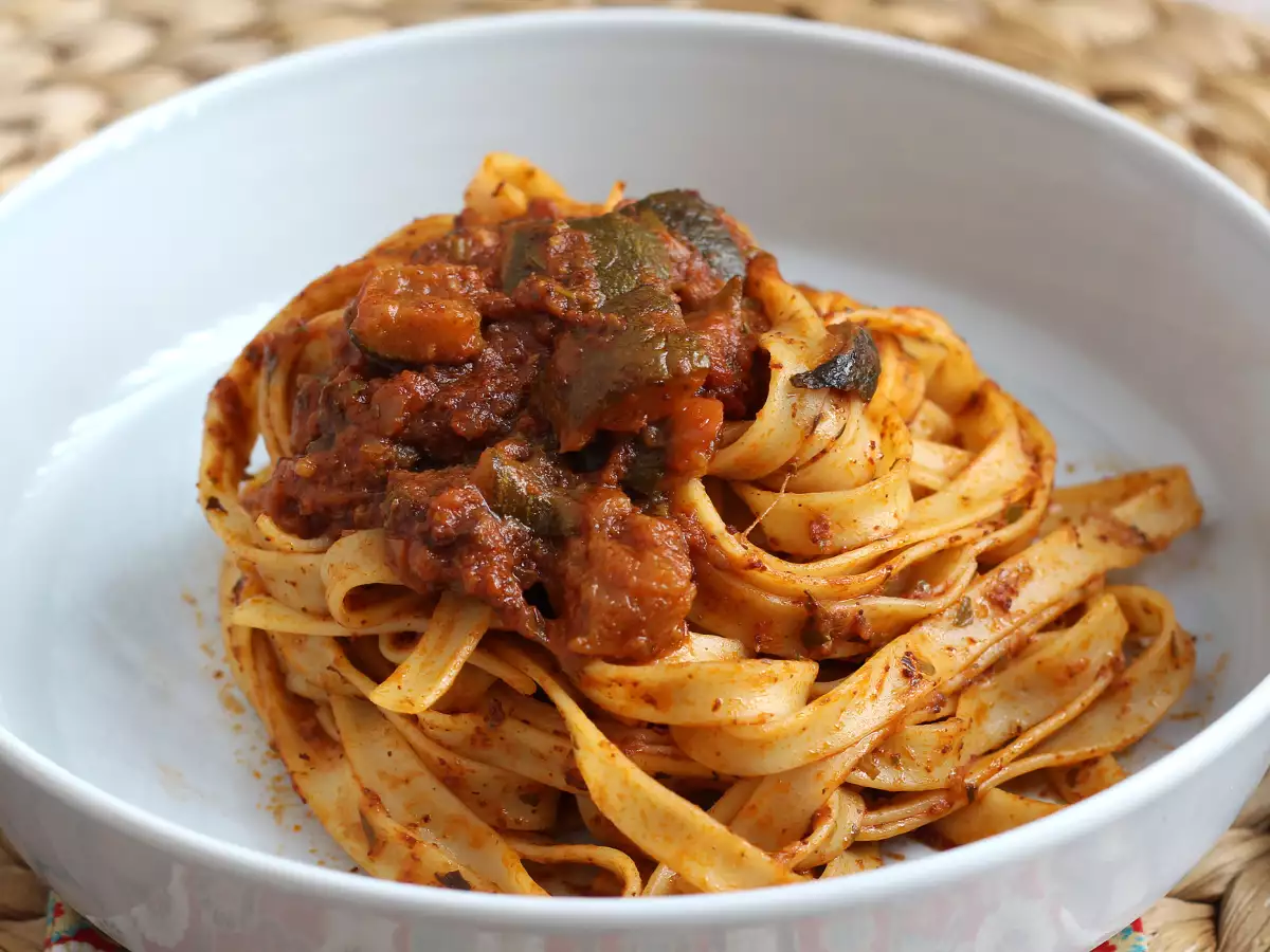 Tagliatelle z bučkinim ragujem – vegetarijanska glavna jed, ki jo obožujejo vsi! - fotografija 4