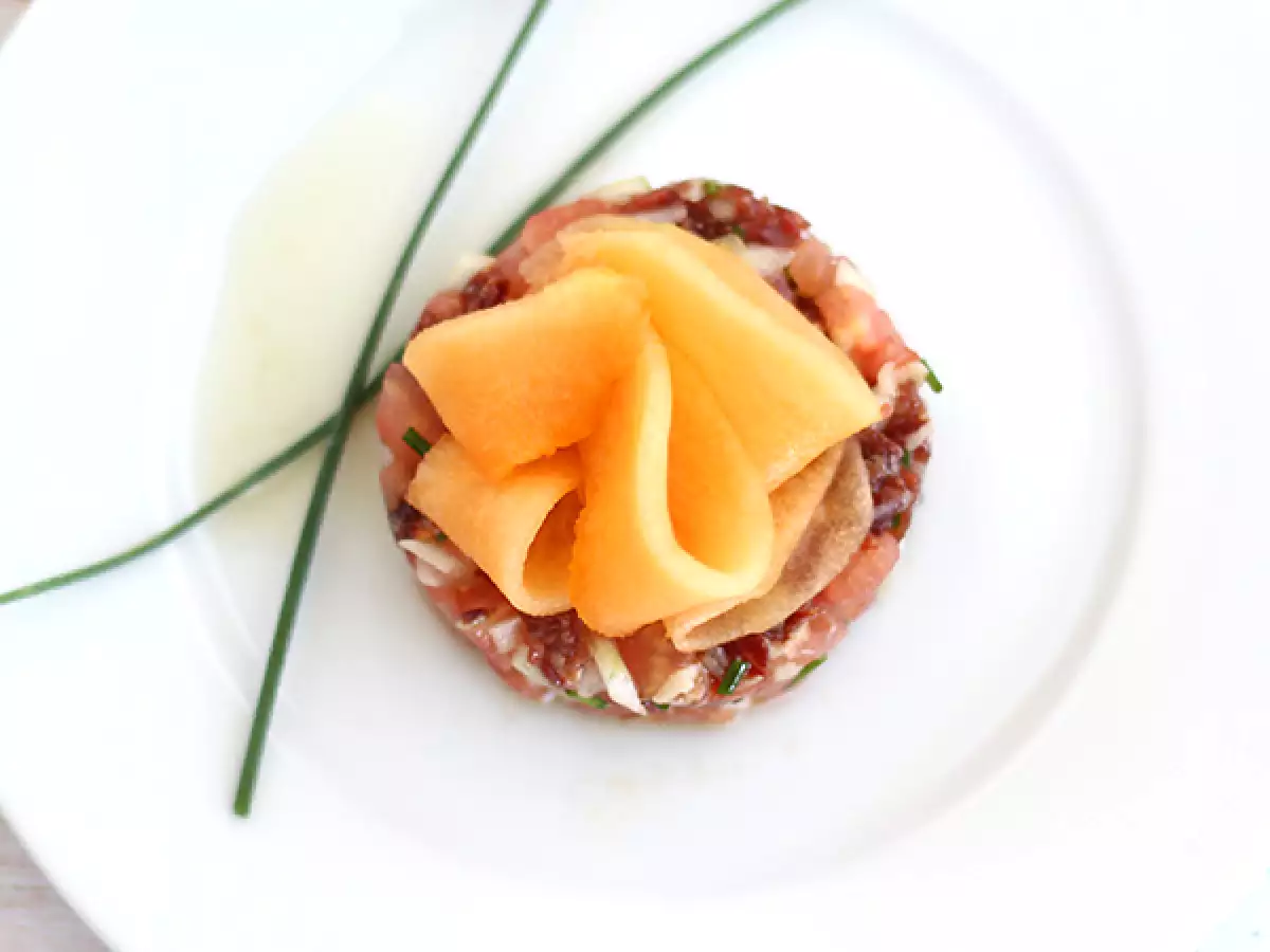 Tartare iz šunke, melone in paradižnika - fotografija 2