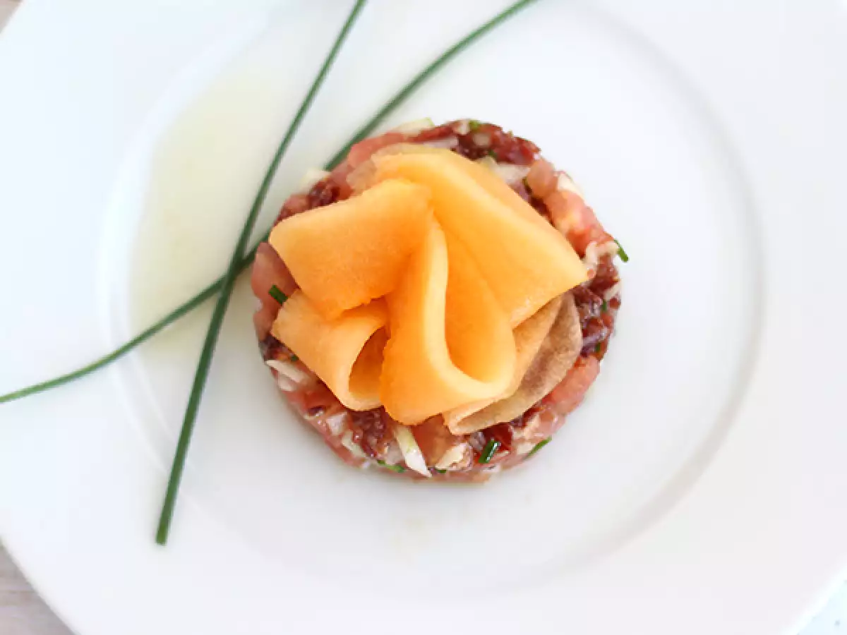 Tatar iz šunke, melone in paradižnika - fotografija 2