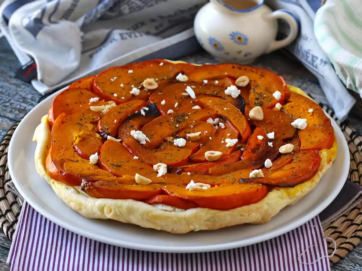 Tatin iz buč s kozjim sirom in medom - fotografija 5