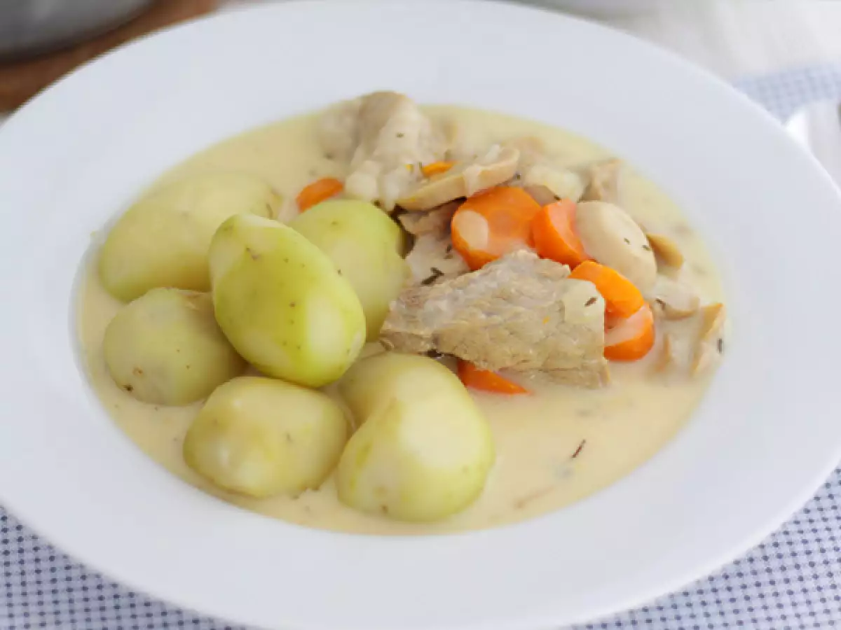 Telečja obara v beli omaki (blanquette de veau)