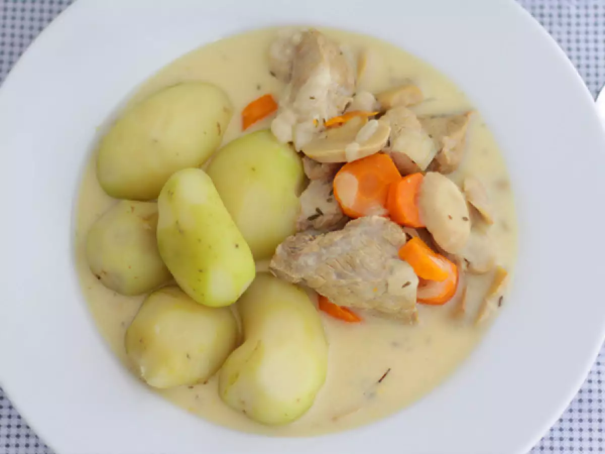 Telečja obara v beli omaki (blanquette de veau) - fotografija 3