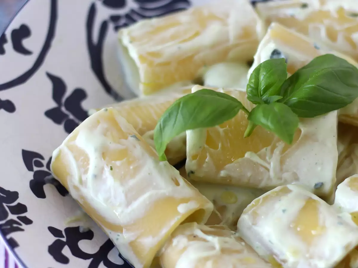 Testenine s kremo rikote in baziliko - fotografija 3