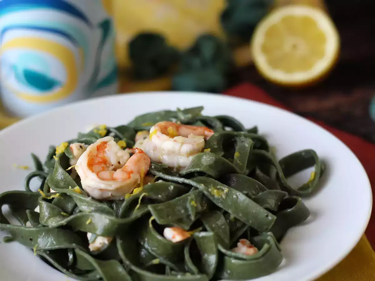 Testenine s spirulino, kozicami in limono: hranljiva glavna jed z edinstvenim okusom - fotografija 3