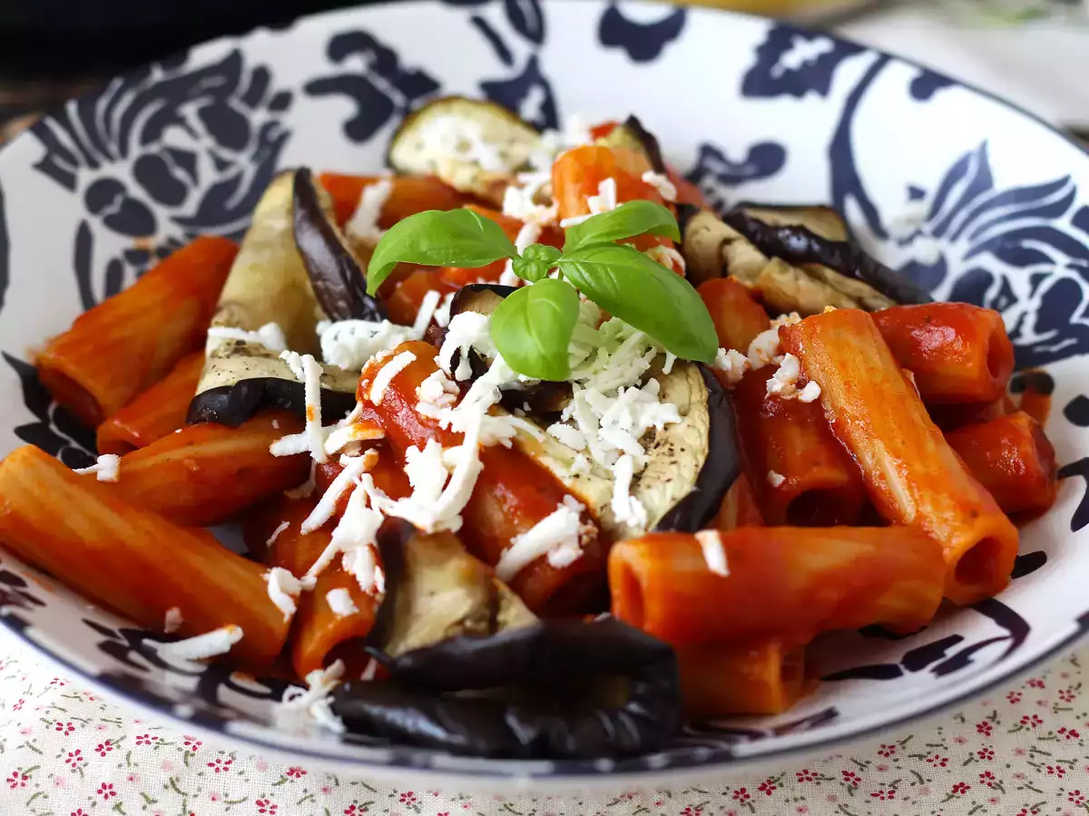Testenine Siciliana z jajčevci, enostavna in lahka različica - Pasta alla Norma - fotografija 5