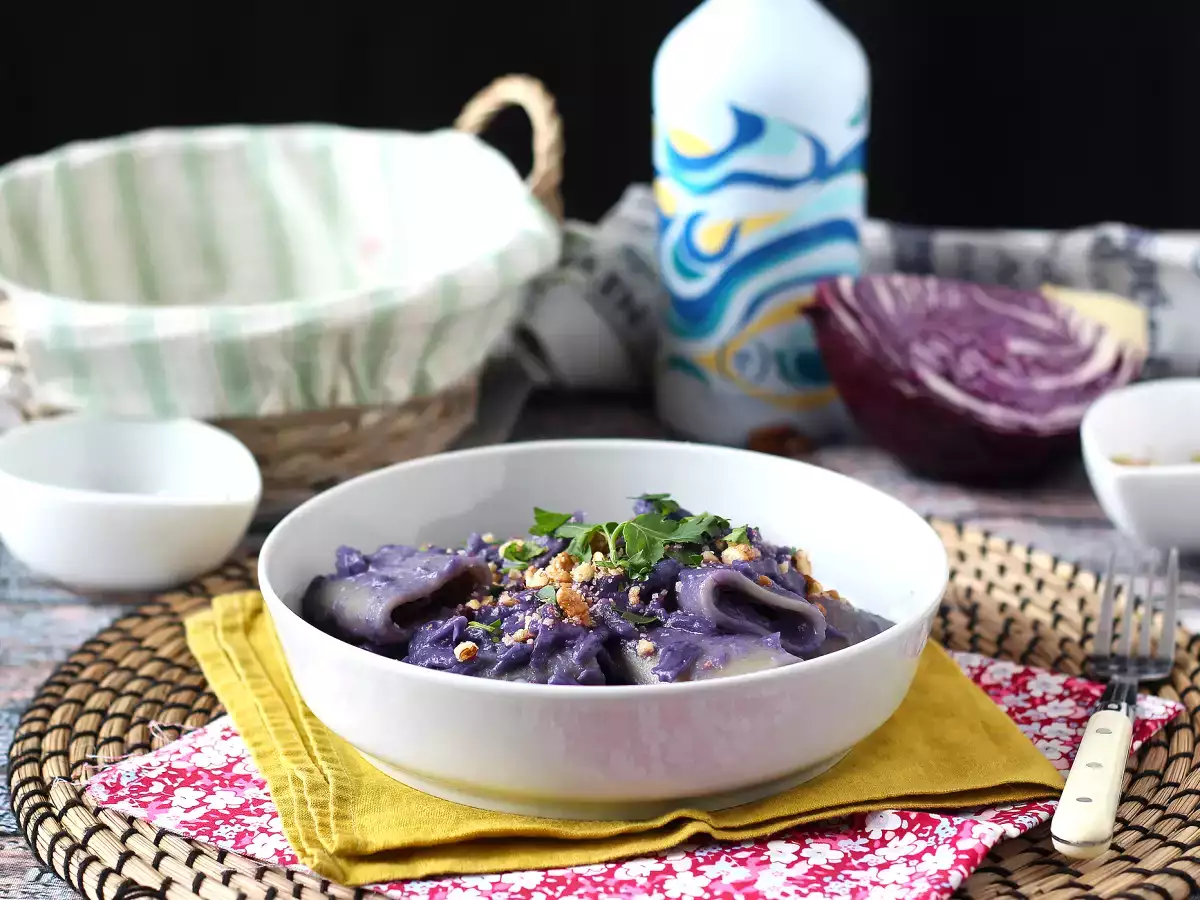 Testenine z rdečim zeljem in orehi, prva jed, ki je videti dobro in jo je enostavno pripraviti. - fotografija 2