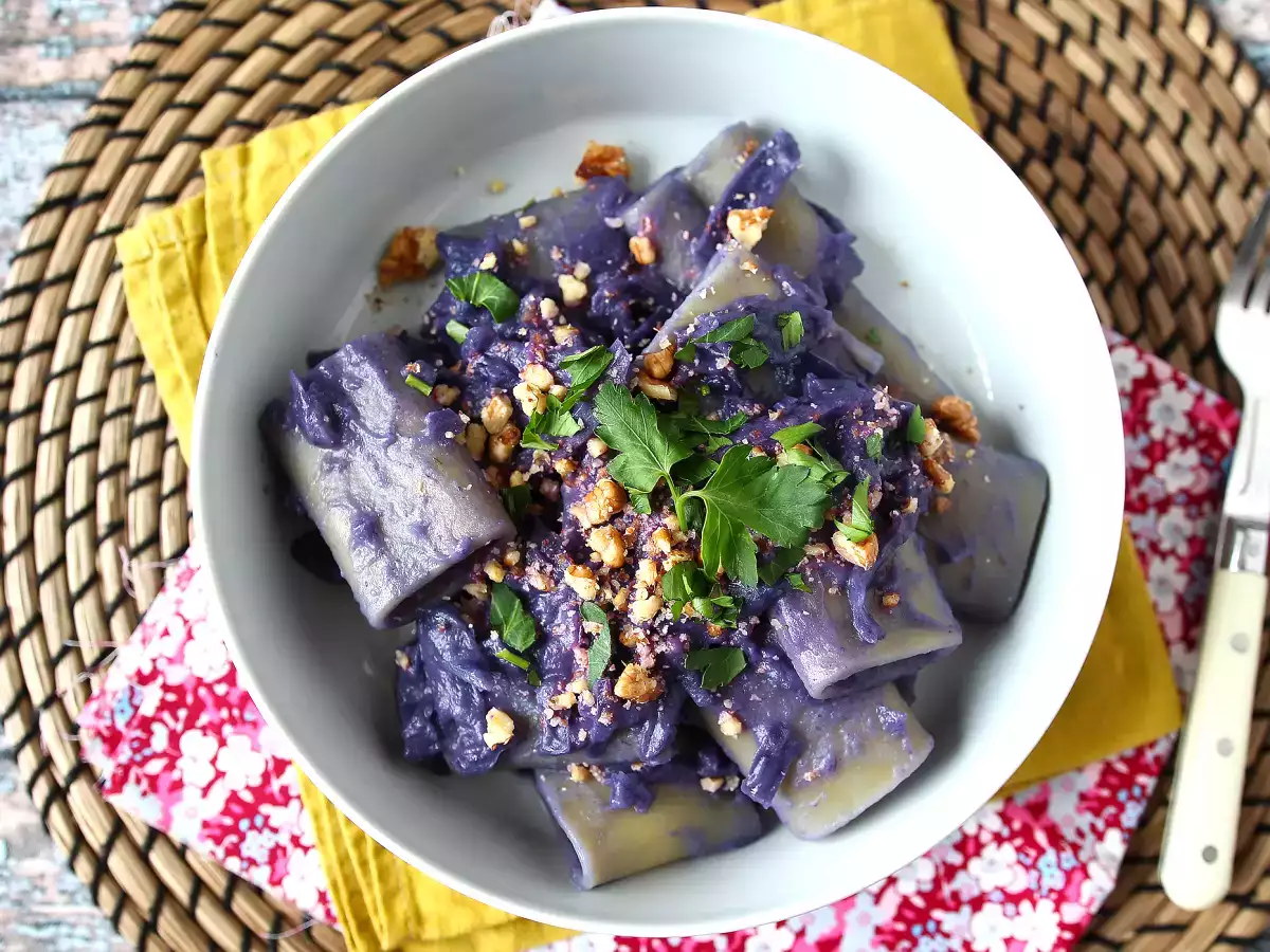 Testenine z rdečim zeljem in orehi, prva jed, ki je videti dobro in jo je enostavno pripraviti. - fotografija 3