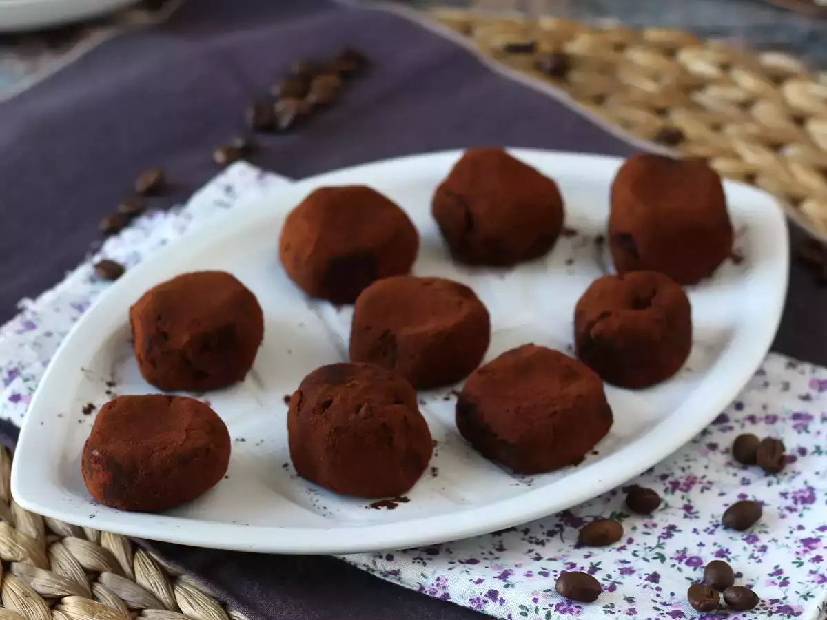 Tiramisu kroglice – popolna italijanska sladica v mini porcijah, ki se odlično poda h kavi! - fotografija 3