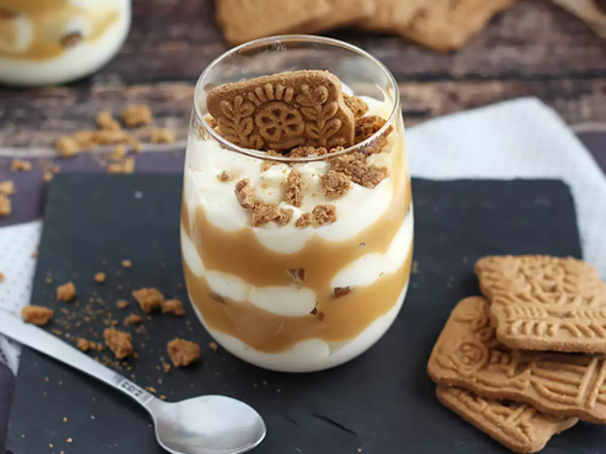 Tiramisu s speculoos piškoti in slano karamelo