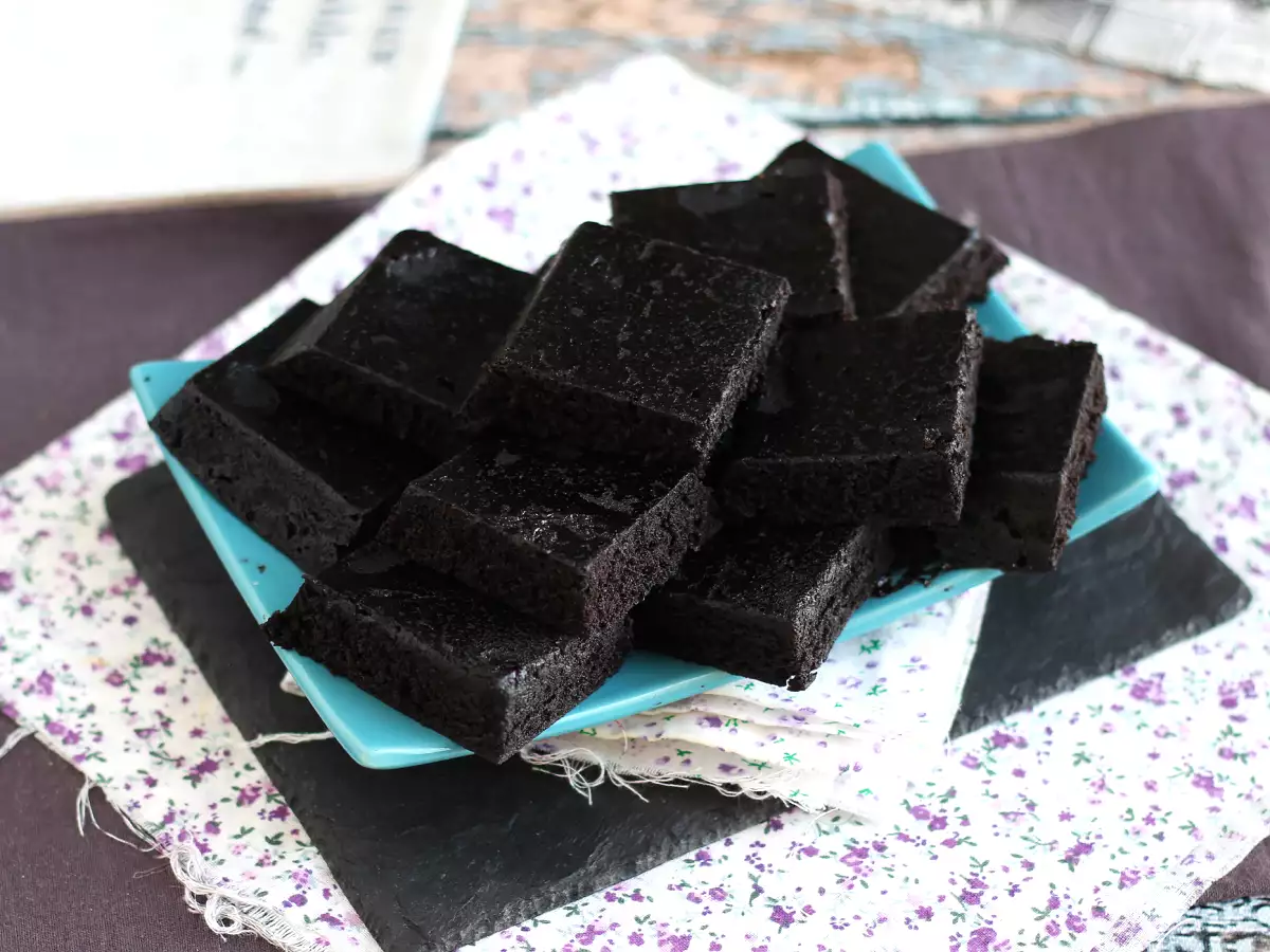 Torta Oreo iz samo 3 sestavin, pripravljena v 6 minutah v mikrovalovni pečici! - fotografija 2