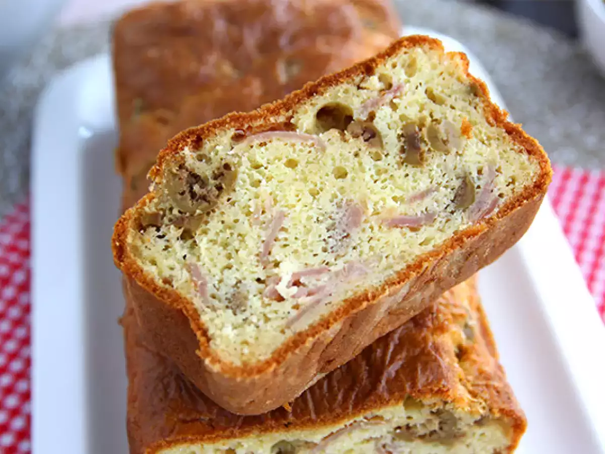 Torta s šunko in sirom z zelenimi olivami - fotografija 2