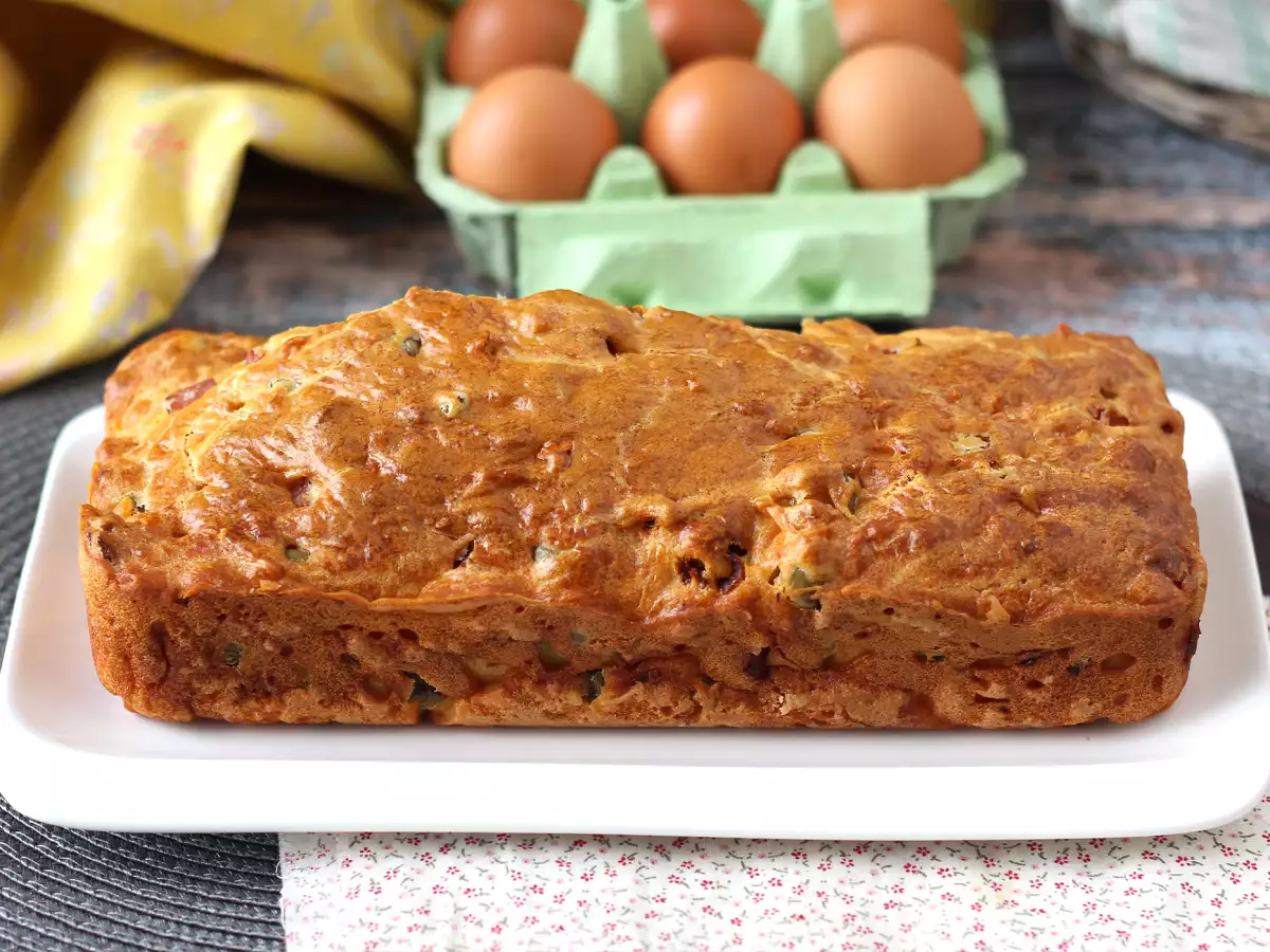 Torta s šunko, olivami in sušenim paradižnikom s skyrom - fotografija 2