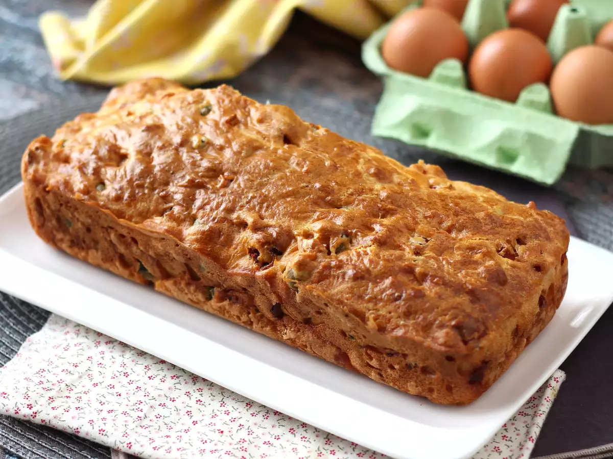 Torta s šunko, olivami in sušenim paradižnikom s skyrom - fotografija 4