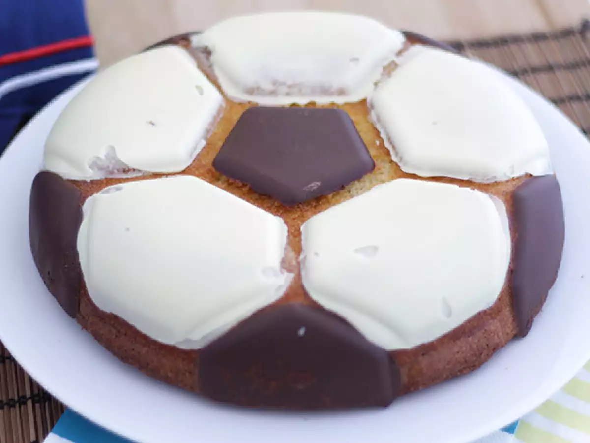 Torta v obliki nogometne žoge