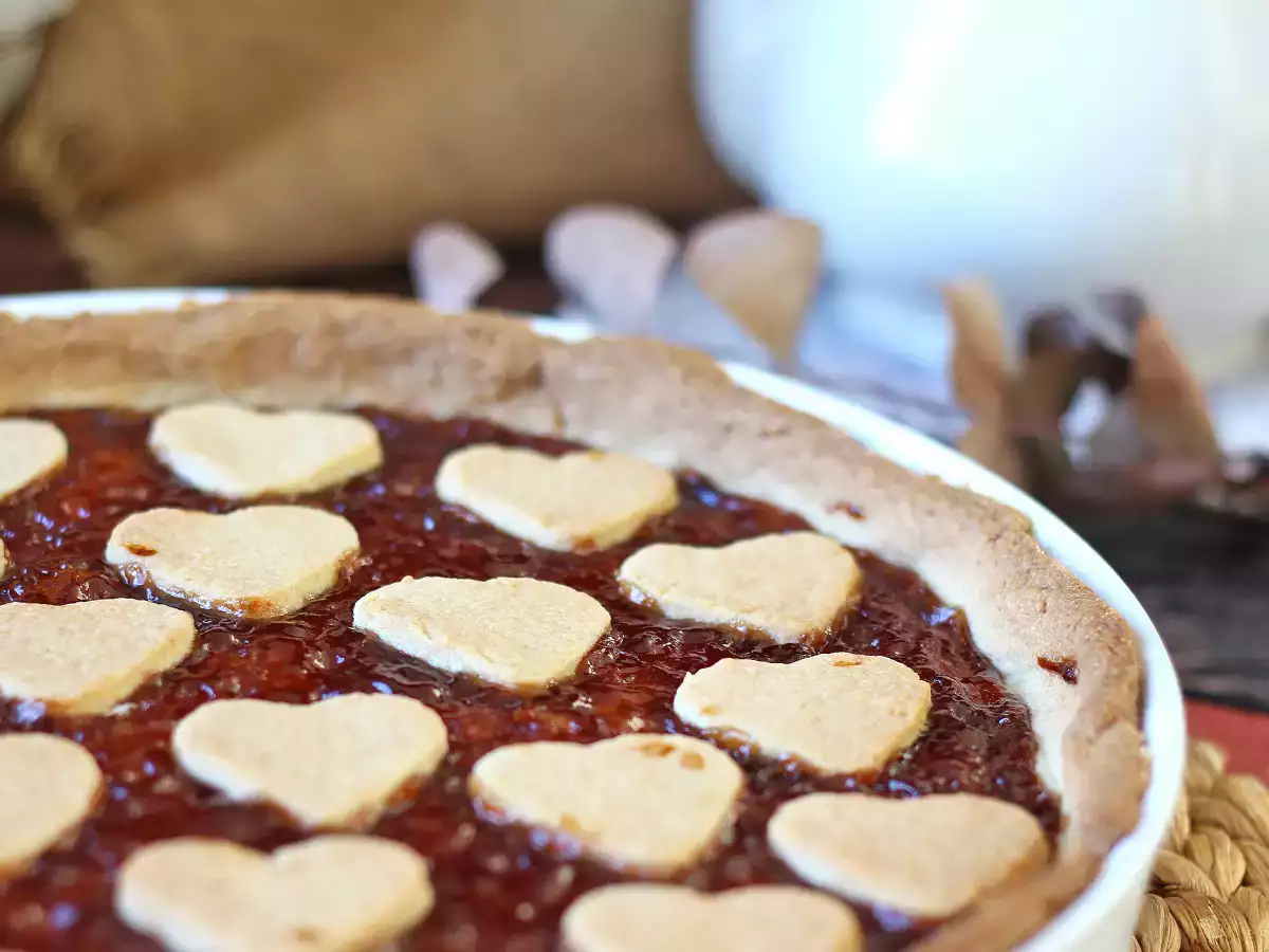Torta z jagodno marmelado: klasičen recept za krhko testo (tudi srca) - fotografija 3