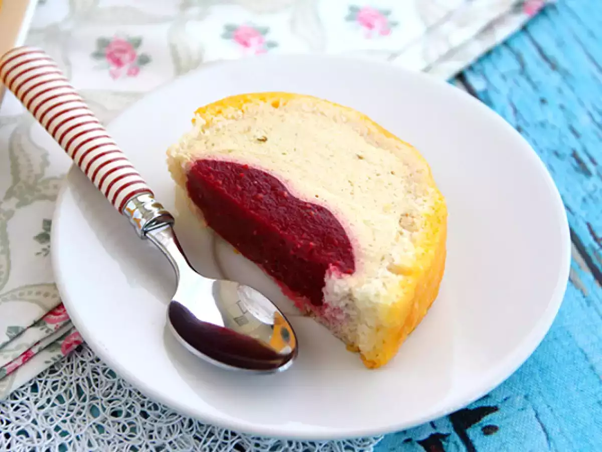 Torta z mangom in malinami - fotografija 3