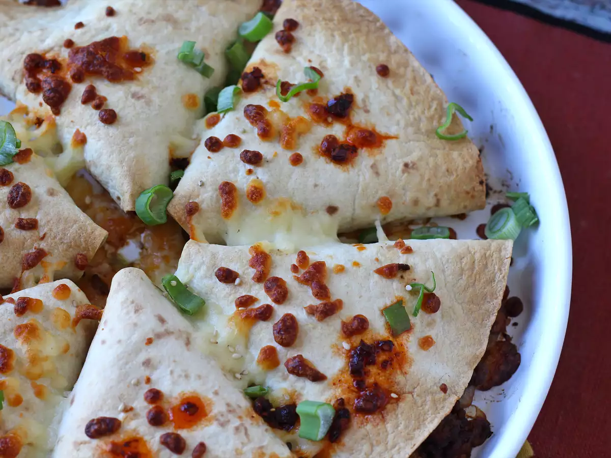 Tortilje, pečene v pečici, s quesadillami in začinjenim govejim nadevom - fotografija 5