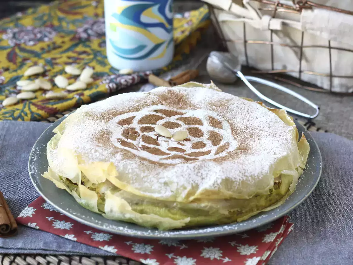 Tradicionalna maroška pastila z lističi testa brick, piščancem in začimbami