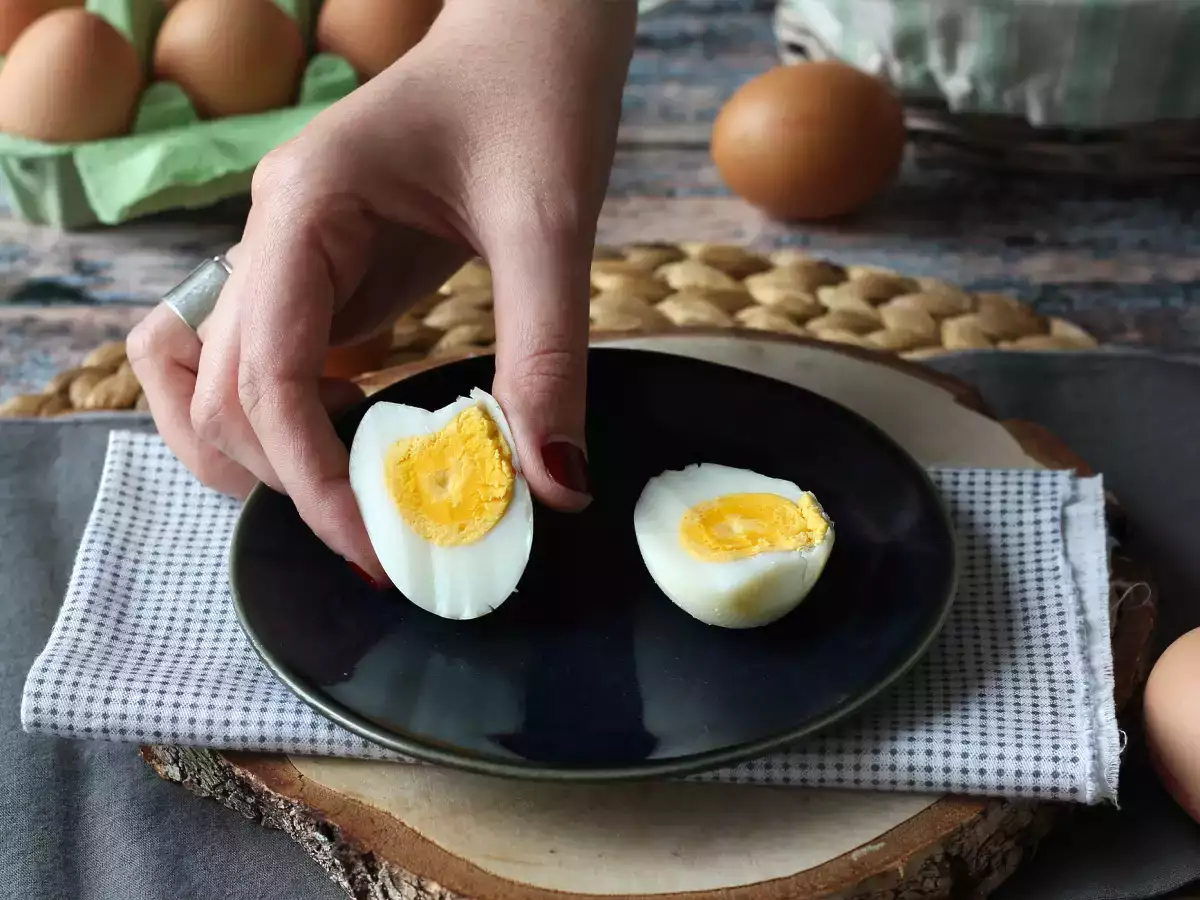 Trdo kuhana jajca v zračnem cvrtniku - fotografija 3