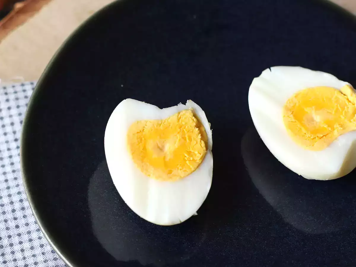 Trdo kuhana jajca v zračnem cvrtniku - fotografija 4