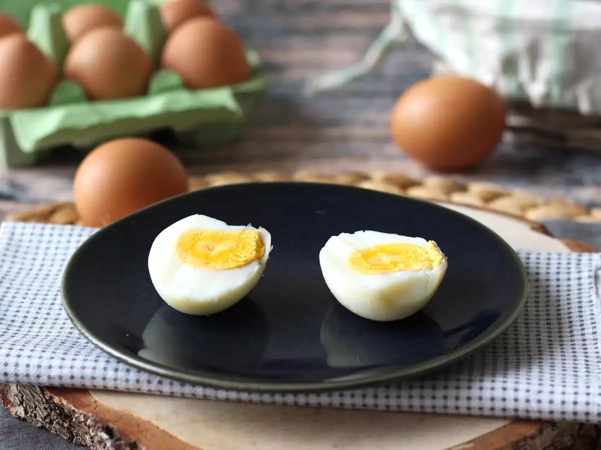 Trdo kuhana jajca v zračnem cvrtniku - fotografija 5