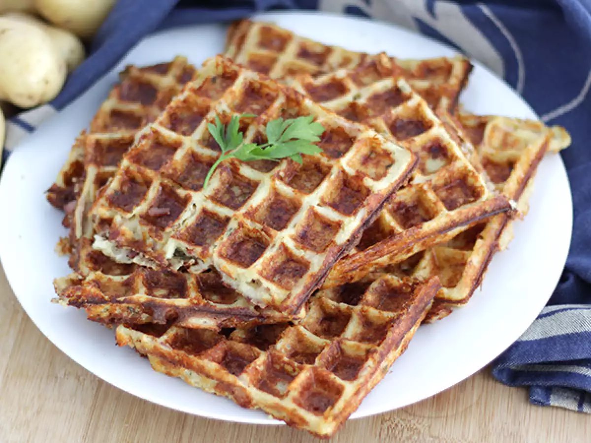 Vaflji s slanino, comtéjem in krompirjem - fotografija 3