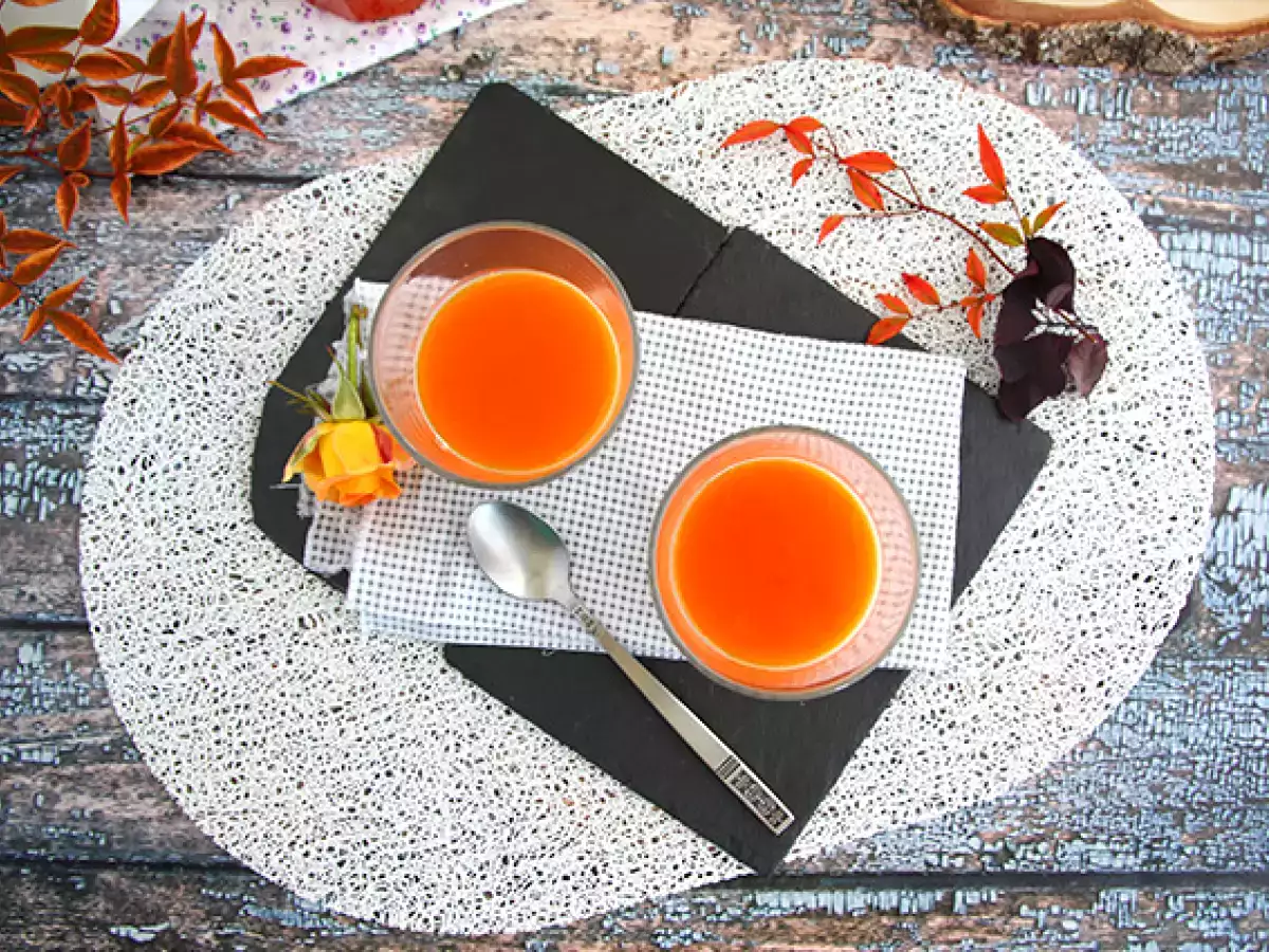 Vanilijeva panna cotta z mareličnim coulisom - fotografija 2