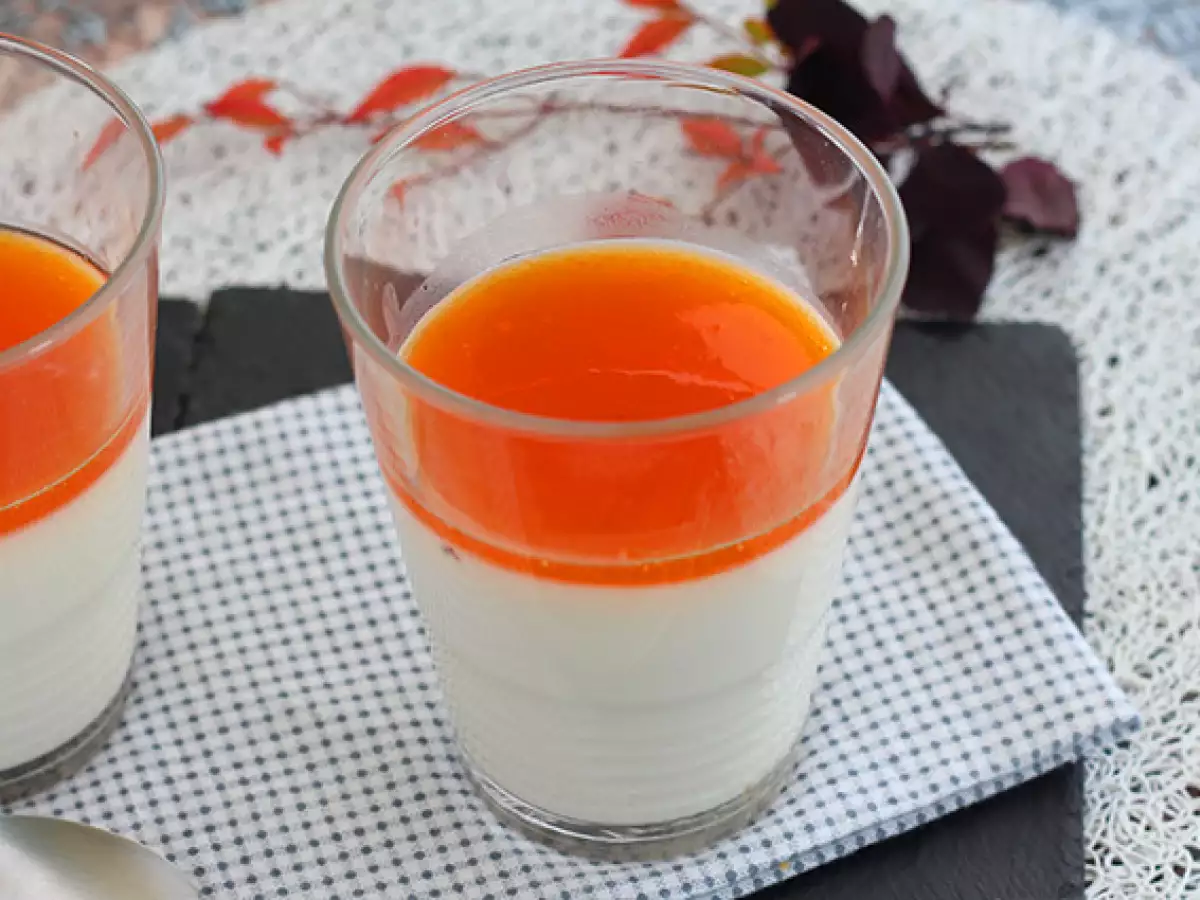 Vaniljeva panna cotta z mareličnim prelivom - fotografija 3