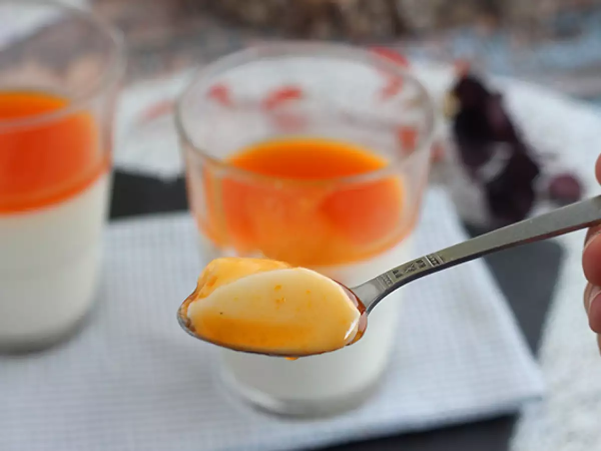 Vaniljeva panna cotta z mareličnim prelivom - fotografija 4