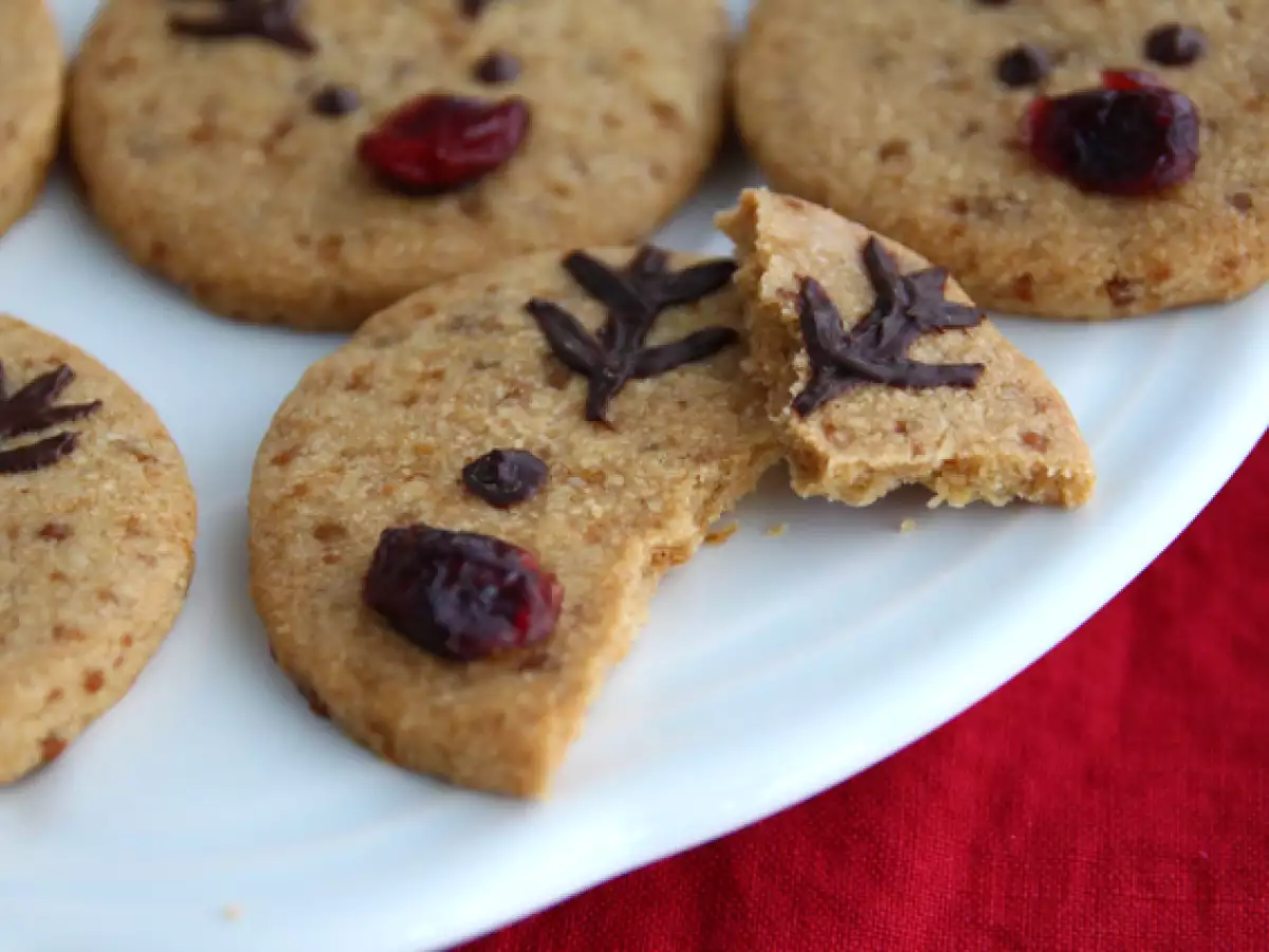 Veganski brezglutenski krhki piškoti v obliki jelenčkov - fotografija 4