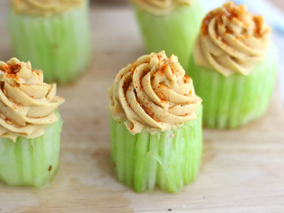 Veganski kumarični kolački s humusom