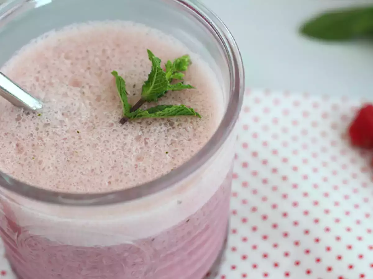 Veganski malinov milkshake z meto - fotografija 2