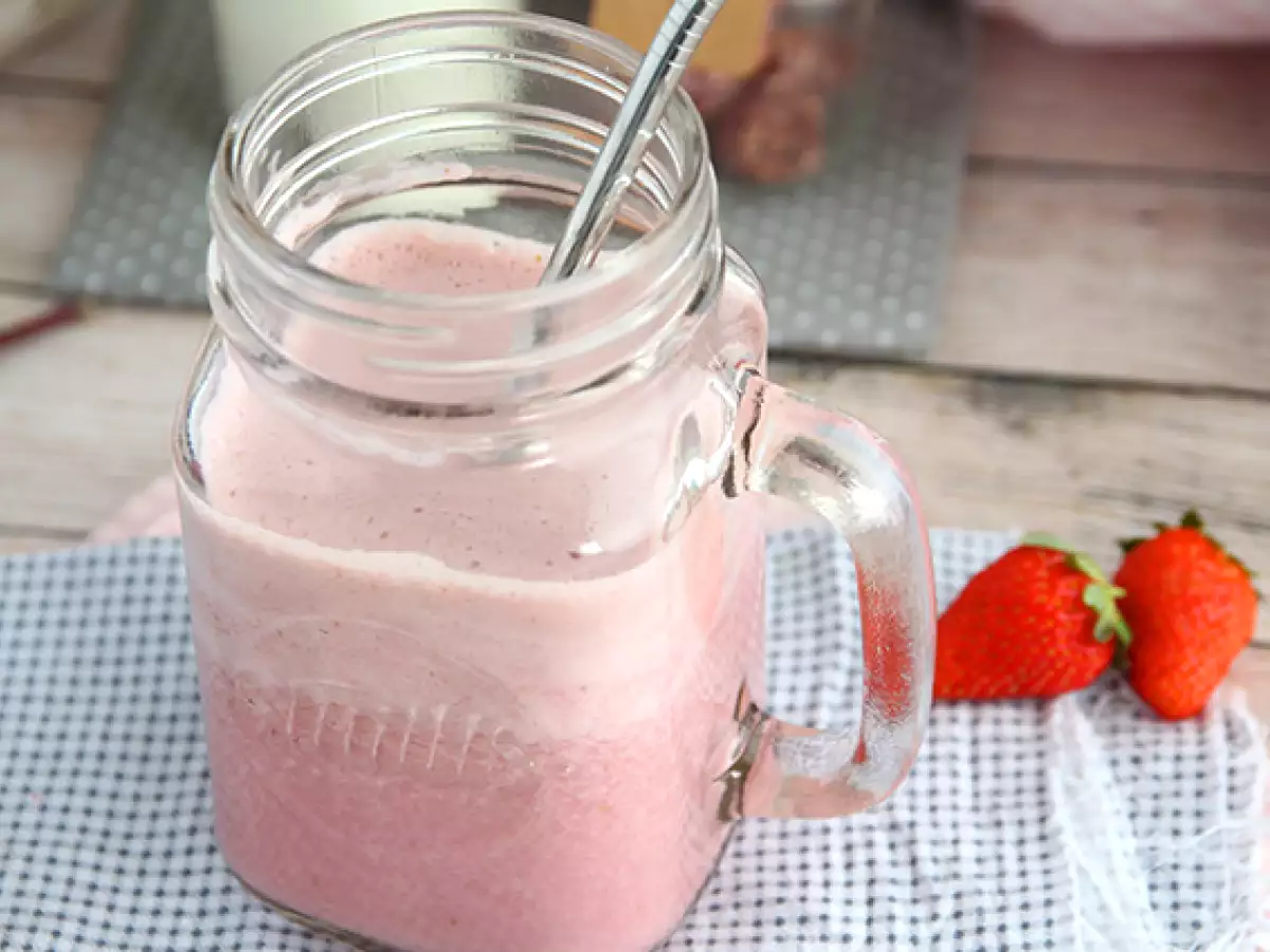 Veganski milkshake z rdečim sadjem - fotografija 2