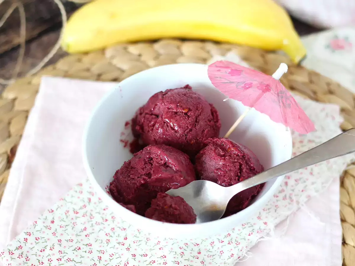 Veganski sladoled iz rdečega jagodičevja: preprost bananin nice cream - fotografija 3