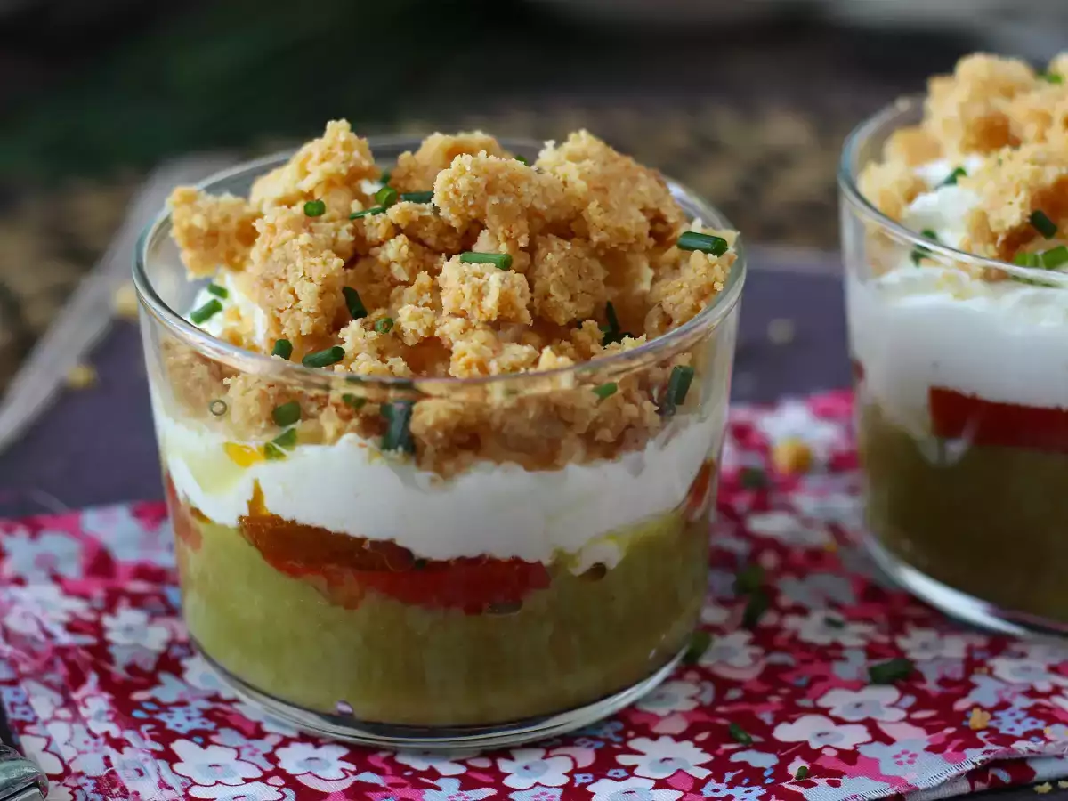 Vegetarijanski kozarčki: grahova krema, parmezanov drobljenec in maskarponejeva krema - fotografija 5