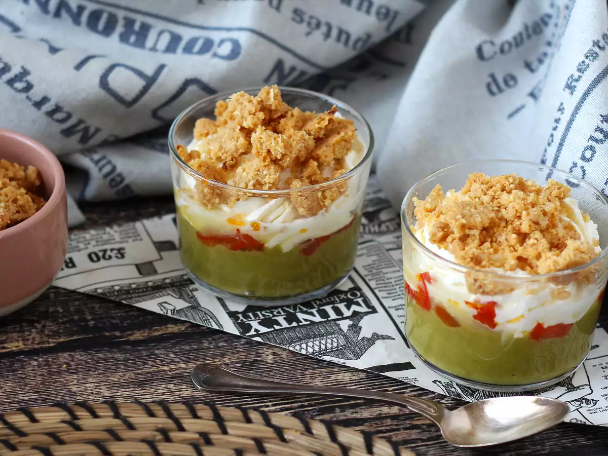 Vegetarijanski kozarčki: grahova krema, parmezanov drobljenec in maskarponejeva krema - fotografija 7