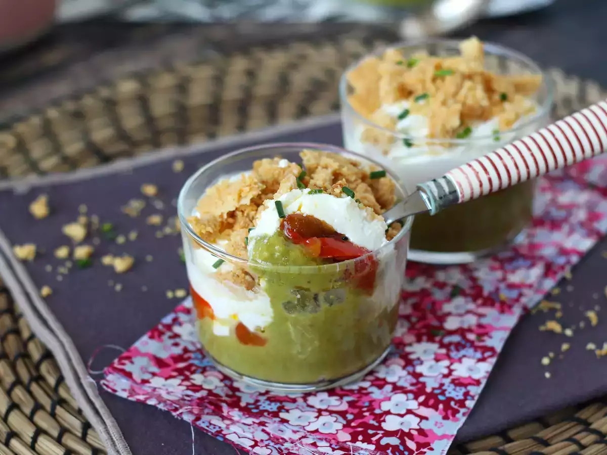 Vegetarijanski kozarčki: grahova krema, parmezanov drobljenec in maskarponejeva krema - fotografija 8